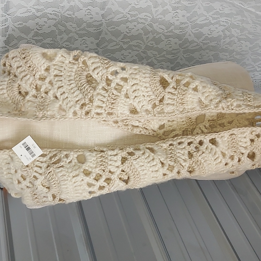 NWT 🆕‼️ ; CREAM COLORED KNIT SCARF 🤍